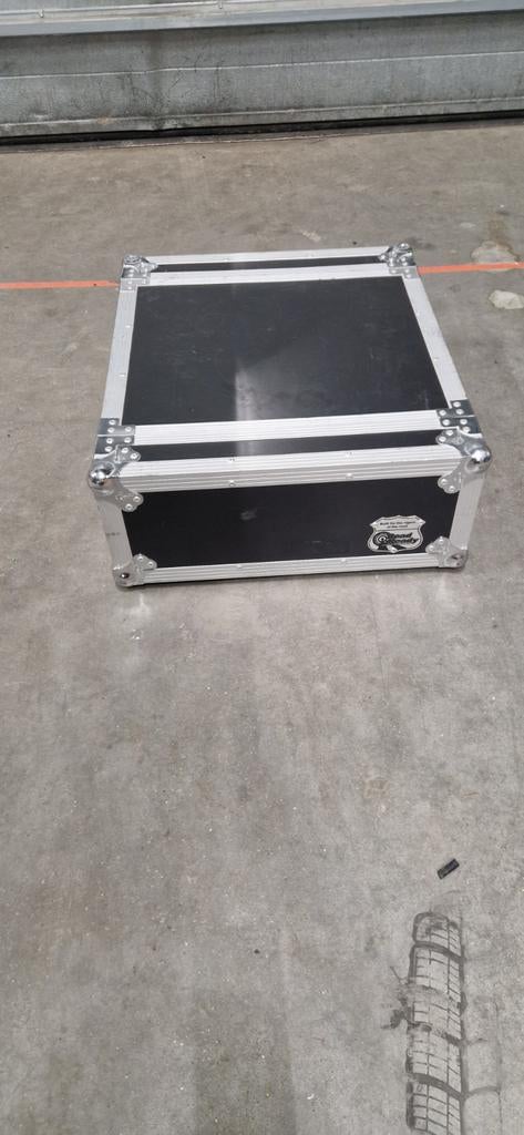 Road Ready Tunnel Case 4HE Flightcase, Ophalen, Zo goed als nieuw, Speaker of Versterker, Flightcase