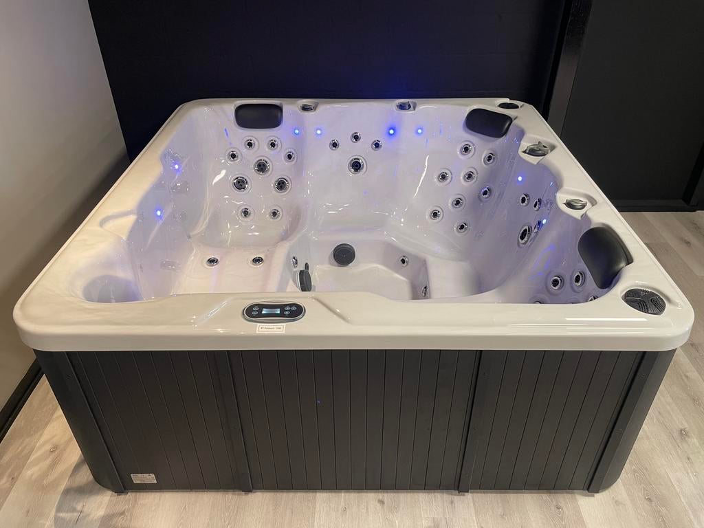 Balboa WellnesZ Spa Lugano 200 x 200, Tuin en Terras, Bubbelbaden en Hottubs, Nieuw, Vast, Afdekzeil, Filter, Pomp, Trap, Ophalen of Verzenden