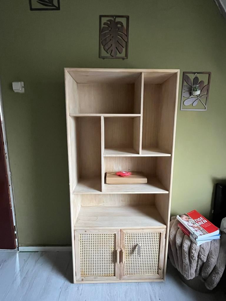 Speelse Java kast - zo goed als nieuw!, Ophalen, Met plank(en), 50 tot 100 cm, Zo goed als nieuw