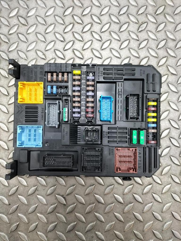 CITROEN C3 AIRCROSS A88 ZEKERINGKAST 9832880280 2024, Ophalen of Verzenden, Gebruikt, Stiba lid