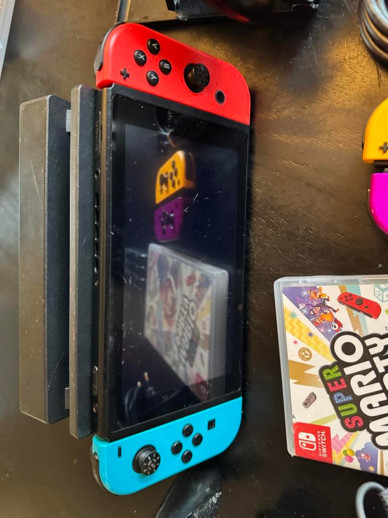 Nintendo Switch + 4 Controllers, 128GB SD + Super Mario Part, Spelcomputers en Games, Gebruikt, Eén computer, Ophalen of Verzenden
