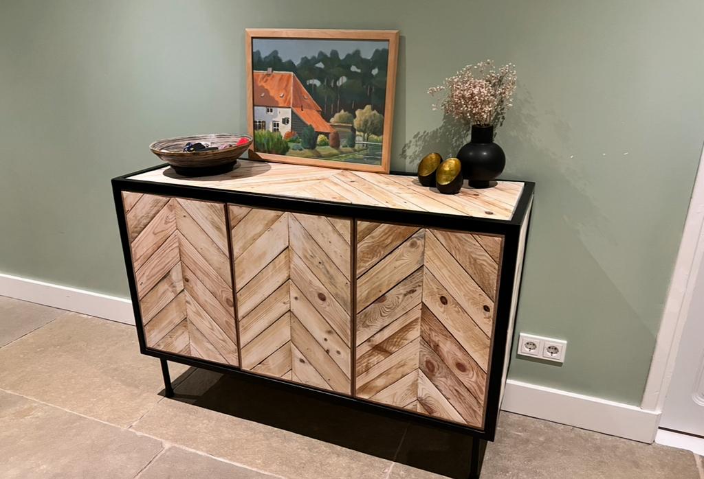 Dressoir, staal en hout, Huis en Inrichting, Kasten | Dressoirs, Overige houtsoorten, 75 cm of meer, Nieuw, Ophalen of Verzenden