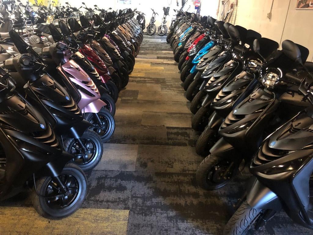 GROOTAANBOD:  60X PIAGGIO ZIP SP ALLE KLEUREN ALPHA LED, PIAGGIO, Kaatsheuvel, Info@piaggio.nl