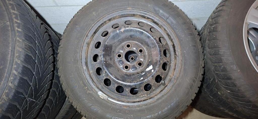 Toyota en Vw Stalen velgen met winterbanden, Auto-onderdelen, Banden en Velgen, Ophalen, Gebruikt, 16 inch, Banden en Velgen