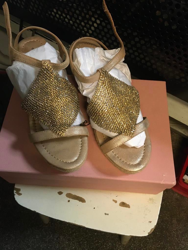 Te koop nieuwe wedges sandalen van Alma en Pena, Beige, Nieuw, Sandalen of Muiltjes, Ophalen of Verzenden