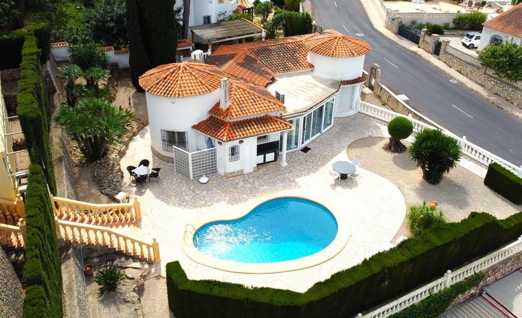 Luxe 4 persoons villa met privé zwembad in Denia, 2 slaapkamers, Costa Blanca, Open haard, Stad