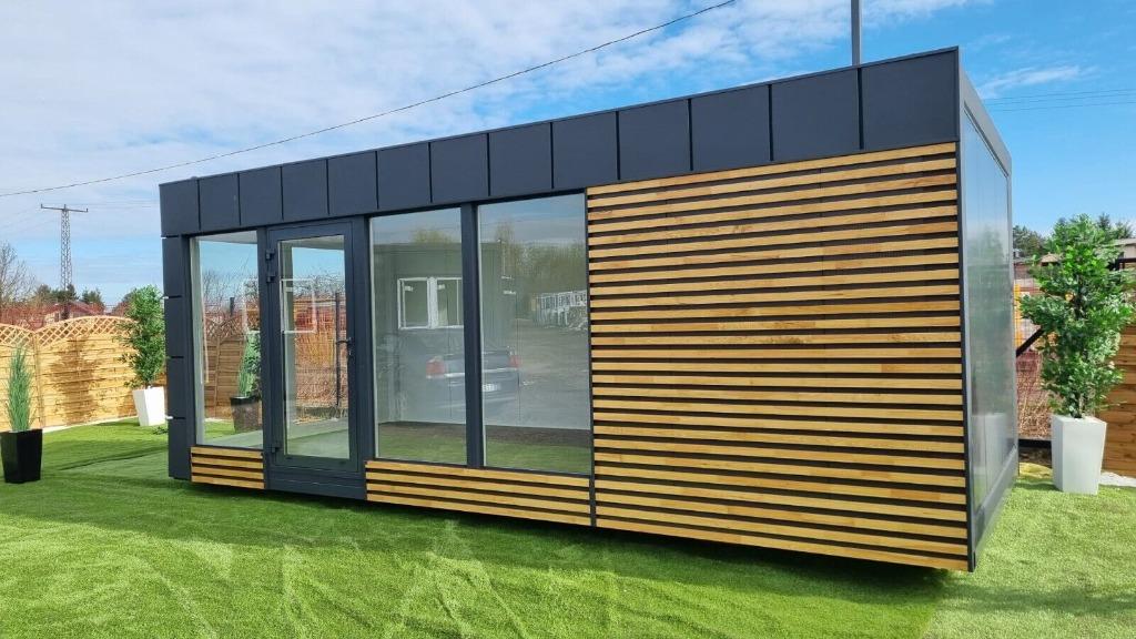 tuinhuisje wooncontainer houten huis met badkamer 7x3 m, Verzenden