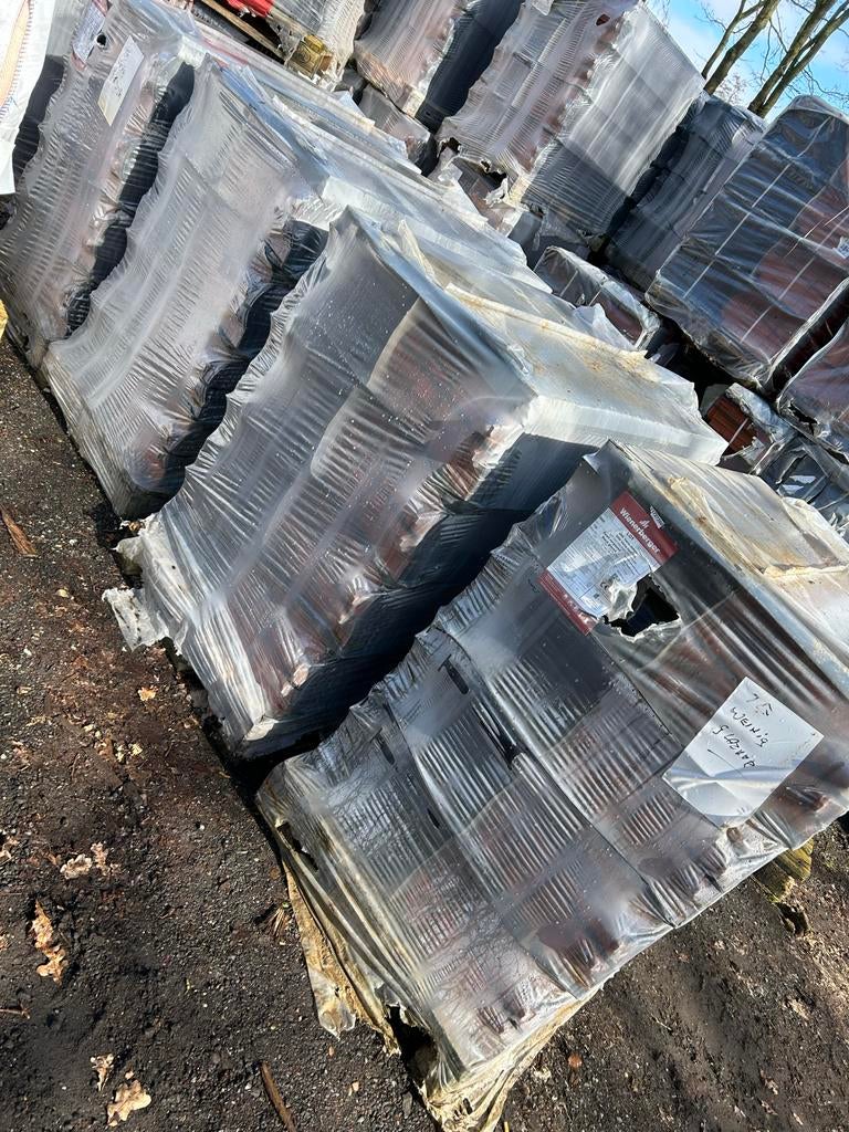 Zwart Geglazuurde VHV Vario Dakpannen (2e Keus) - 105m2, Doe-het-zelf en Verbouw, Dakpannen en Dakbedekking, Ophalen, Gebruikt