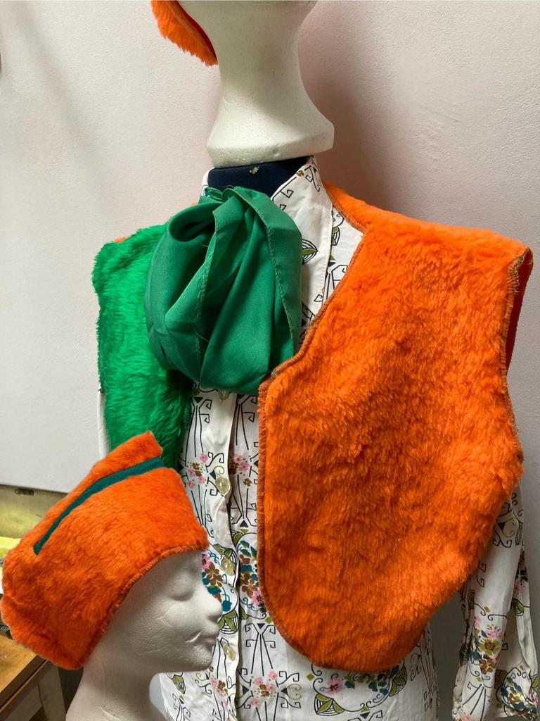 Carnaval tilburg hesje en muts., Hobby en Vrije tijd, Ophalen of Verzenden, Zo goed als nieuw