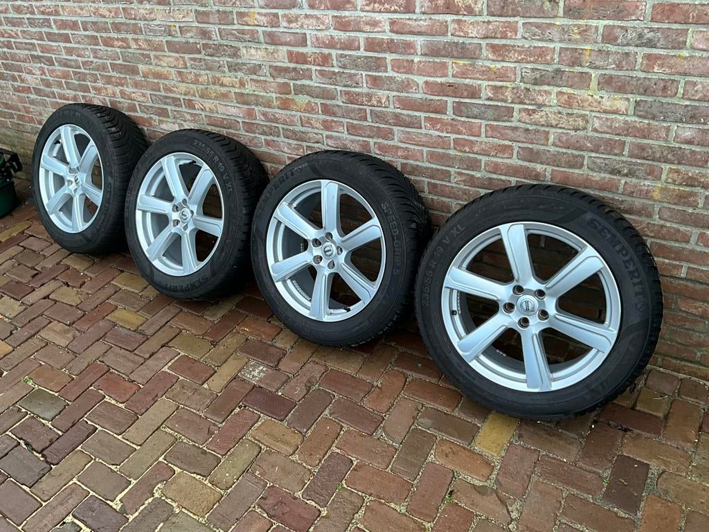 Winterbanden Volvo XC 90  2003 -2014, Auto-onderdelen, Banden en Velgen, Banden en Velgen, Nieuw, Winterbanden, 235 mm