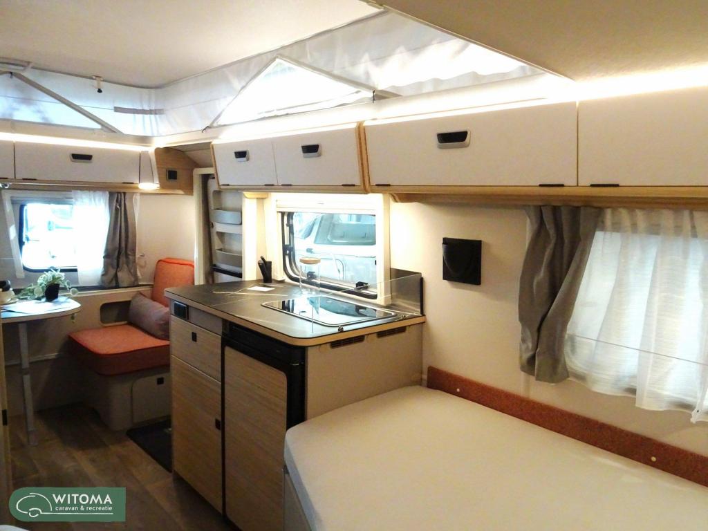 Eriba Touring 542 Dit voorjaar op vakantie, Caravans en Kamperen, Standaardzit, Bedrijf, Tot en met 3, Overige typen