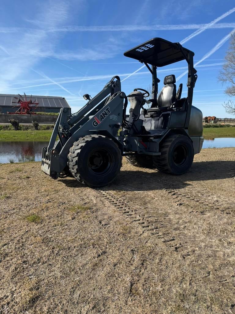 Giant v452 mini shovel black editon, Zakelijke goederen, Machines en Bouw | Kranen en Graafmachines, Ophalen, Wiellader of Shovel