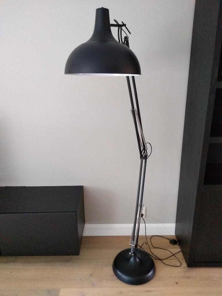 Vloerlamp Zwart, Huis en Inrichting, Lampen | Vloerlampen, Ophalen, Zo goed als nieuw, Metaal, 150 tot 200 cm