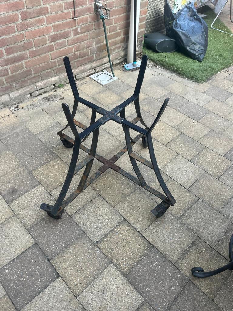 Metalen onderstel voor kamado, Tuin en Terras, Ophalen of Verzenden, Gebruikt