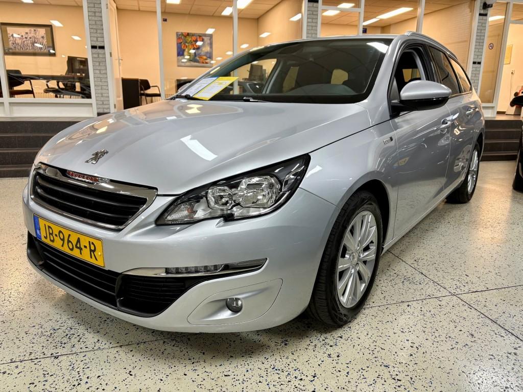 Peugeot 308 SW 1.2 TREKHAAK Navigatie ECC CRUISE / DAB RADIO, Voorwielaandrijving, Gebruikt, 1199 cc, Parkeersensor