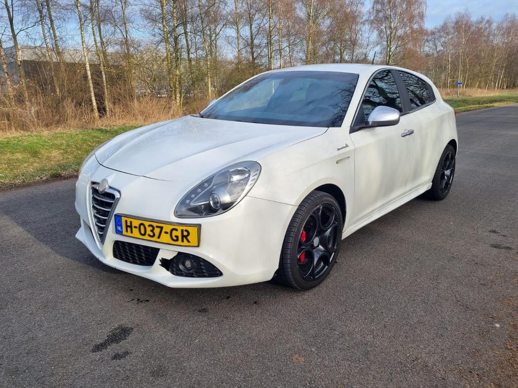 Alfa Romeo Giulietta 2.0 JTDm Distinctive, Euro 5, 1295 kg, 4 cilinders, Wit