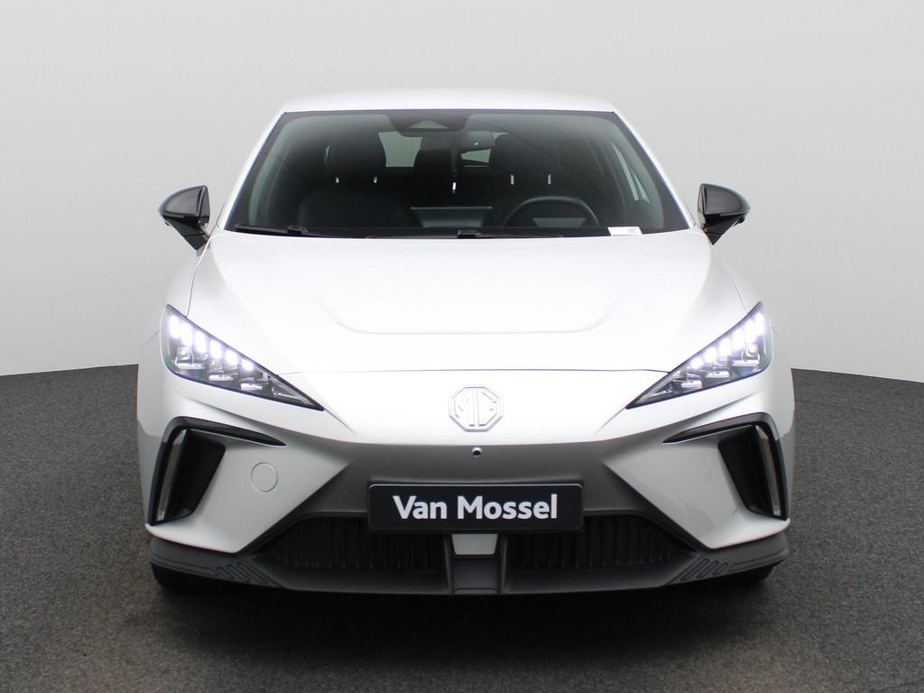 MG MG4 64 kWh Luxury | Elektrisch verstelbare stoel | Camera, Auto's, MG, Automaat, 12 maanden, Gebruikt, 1675 kg