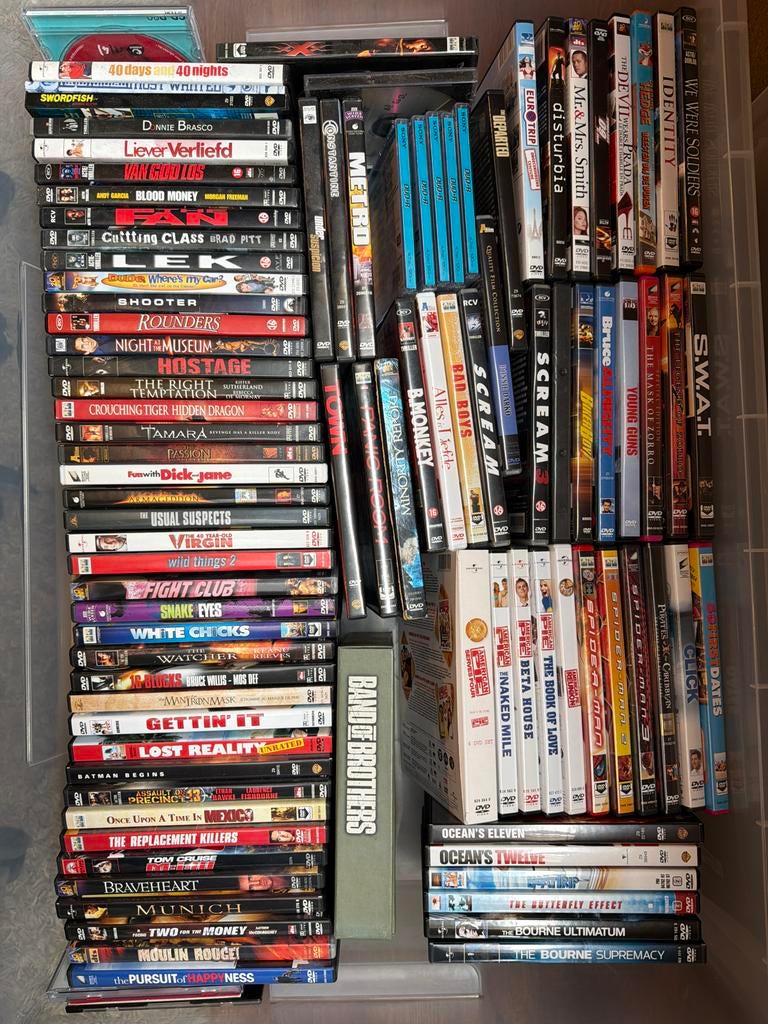 Grote collectie dvd's in plastic bakken, ruim 170 stuks, Alle leeftijden, Ophalen, Gebruikt
