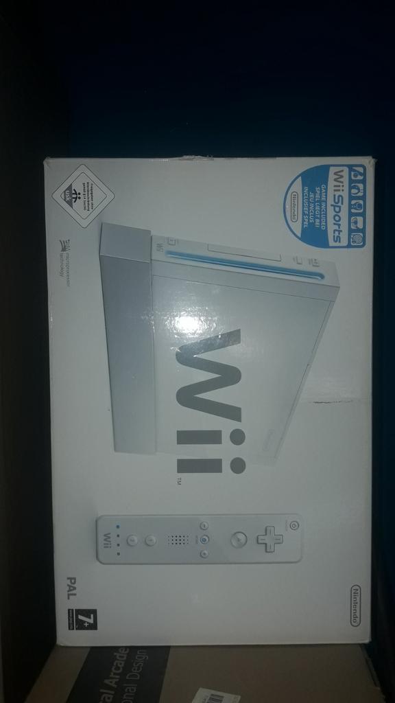 Nintendo Wii Boxed (geen sensor bar of wii mote), Ophalen of Verzenden, Gebruikt, Met 1 controller, Met stuurtje