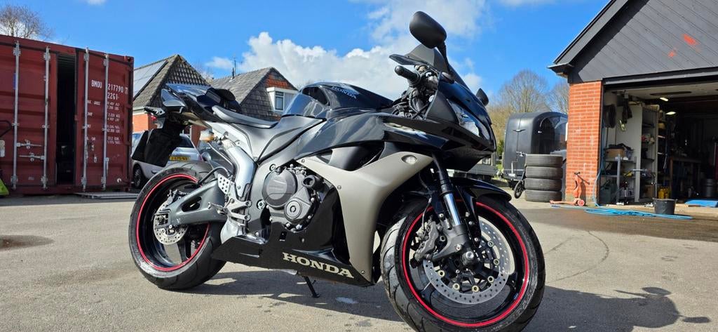 Honda CBR600 2007 - Nieuwe accu, banden, remmen