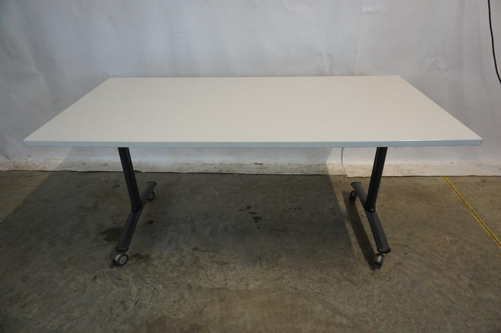 Inklapbaar en rijdbaar bureau, tafel kantinetafel 160x80, Ophalen, Met wielen, Gebruikt, Grijs