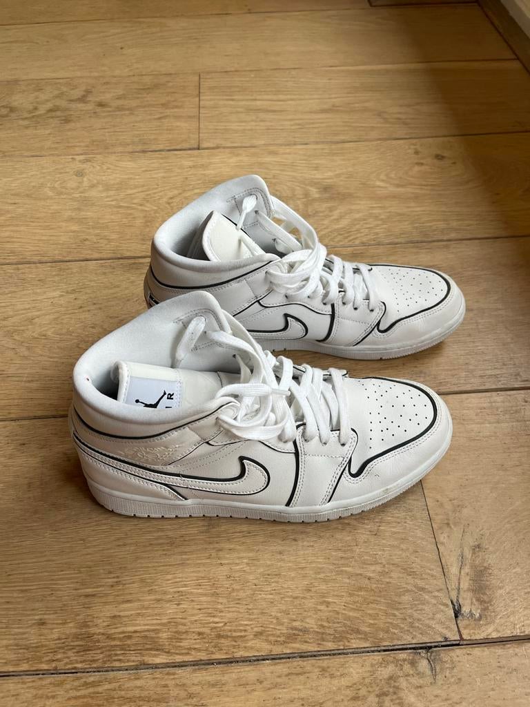 Nike Air Jordan 1 Mid WMNS Iridescent Reflective Wit EU 42.5, Kleding | Dames, Schoenen, Wit, Ophalen of Verzenden, Sneakers of Gympen