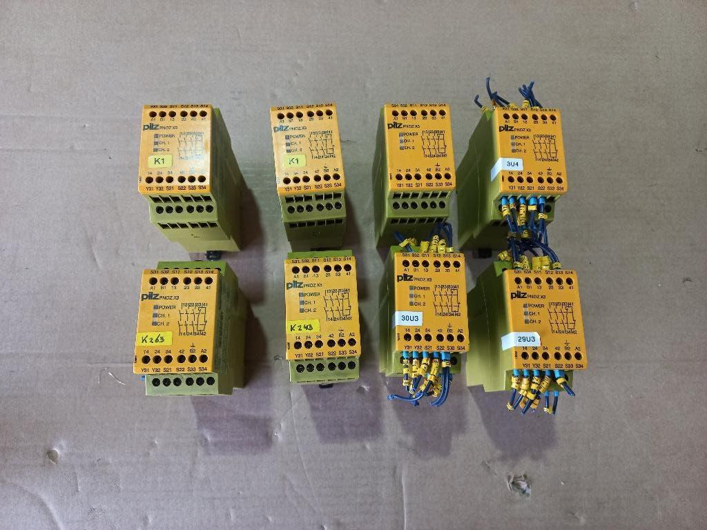 8x Pilz PNOZ X3 veiligheidsrelais 24VAC / 24VDC, Ophalen of Verzenden, Zo goed als nieuw