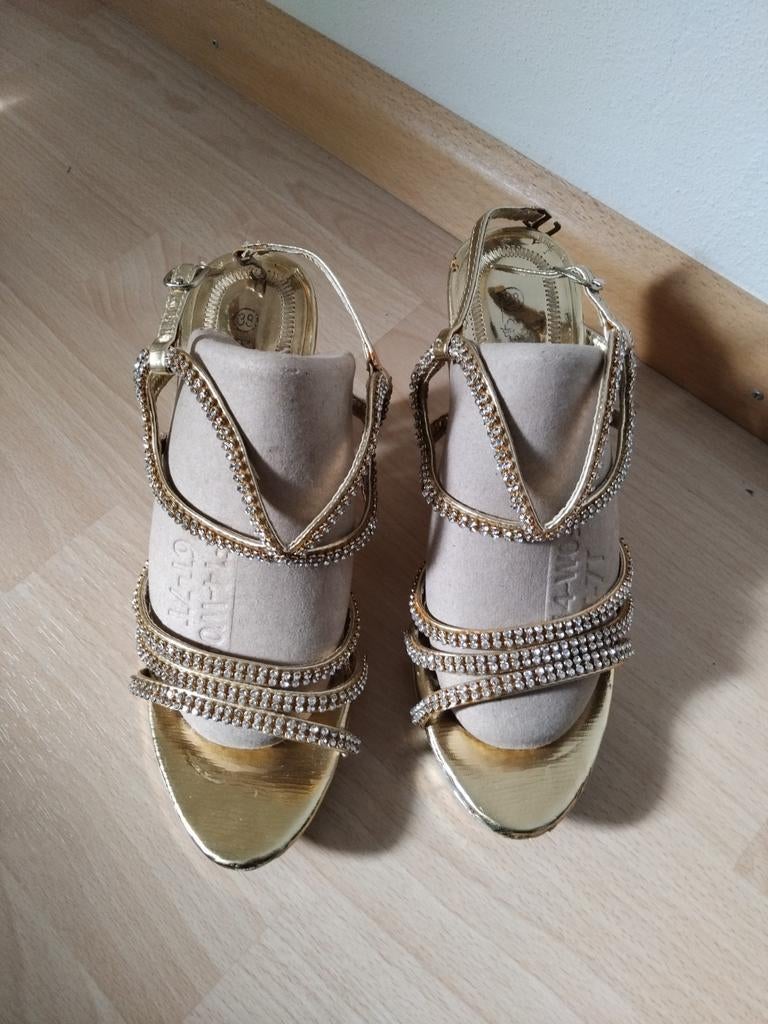 Gouden sandalen met strass steentjes maat 39, Kleding | Dames, Schoenen, Ophalen of Verzenden