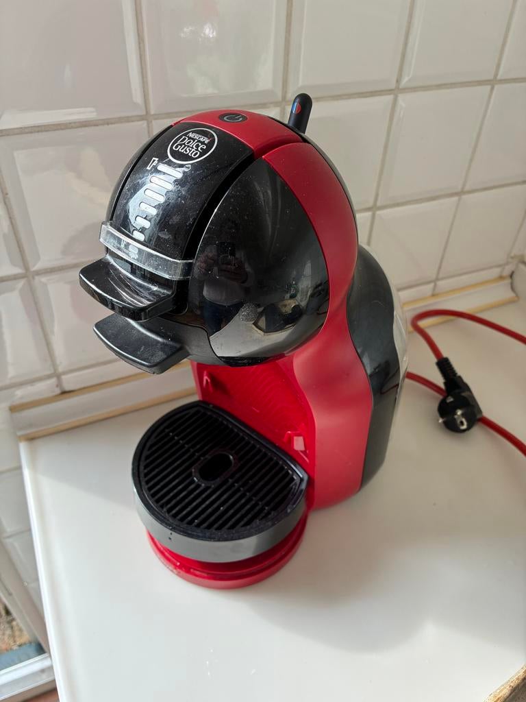 Krups Nestlé Dolce Gusto Mini Me koffie apparaat (rood), Witgoed en Apparatuur, Koffiezetapparaten, Ophalen, Gebruikt, Koffiemachine