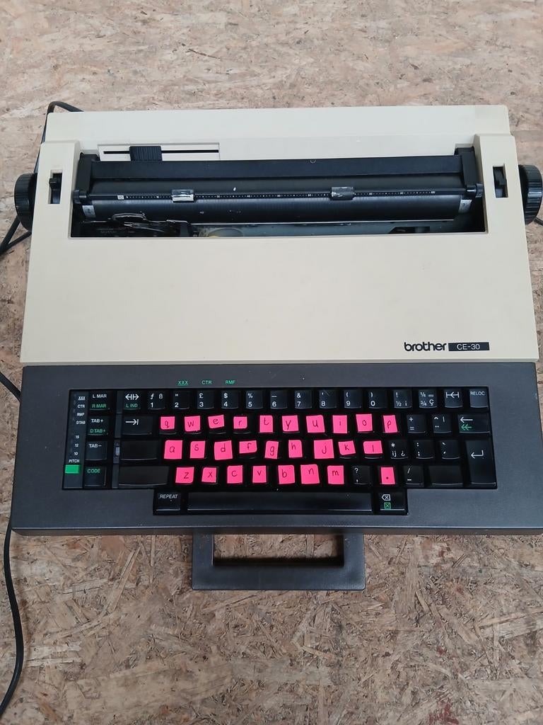 Brother electrische schrijfmachine typmachine  CE-30, Diversen, Typemachines, Ophalen
