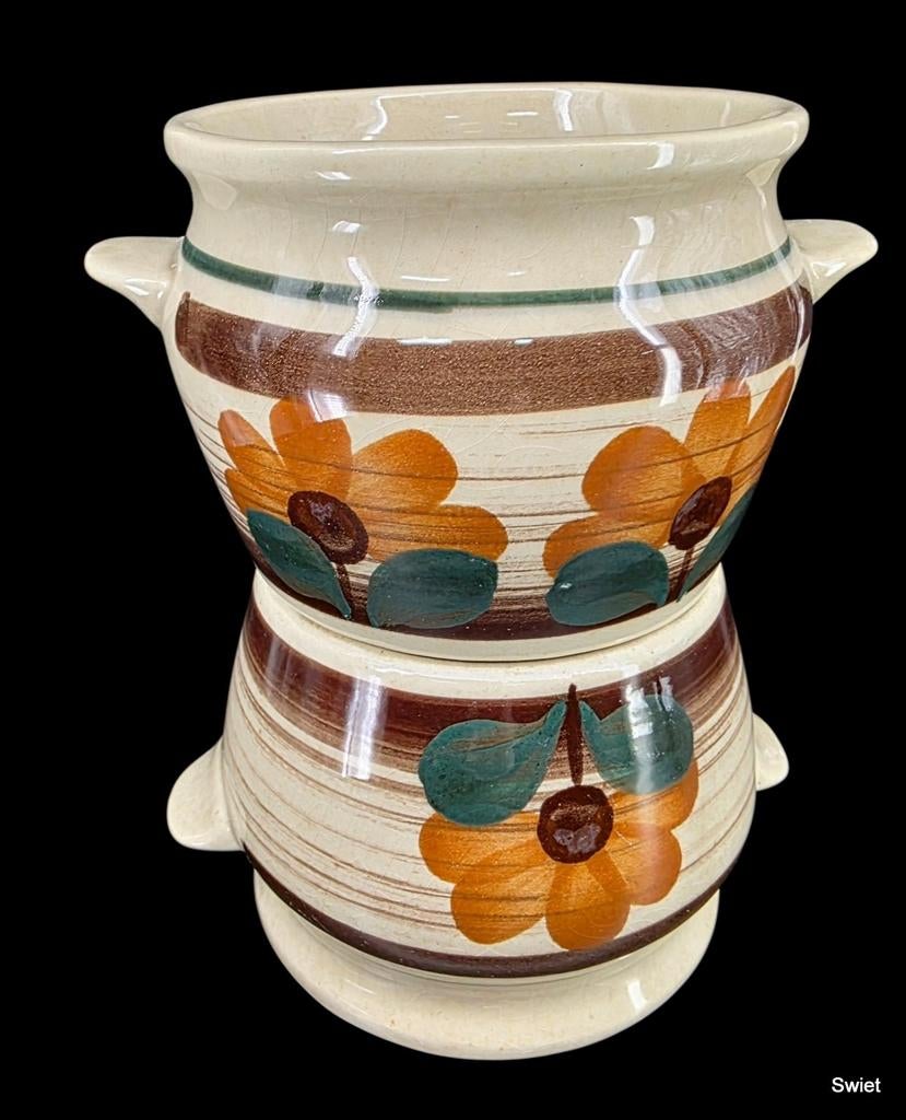 2x Vintage handgemaakte bloempot met bloemmotief, Rond, Ophalen of Verzenden, Aardewerk, Minder dan 40 cm