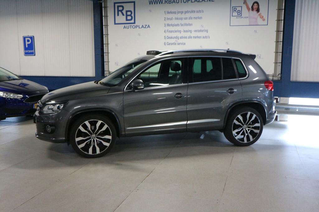 Volkswagen Tiguan 2.0 TDI R-Line Edition 4Motion AUTOMAAT/ P, Auto's, Automaat, Euro 5, Gebruikt, 4 cilinders