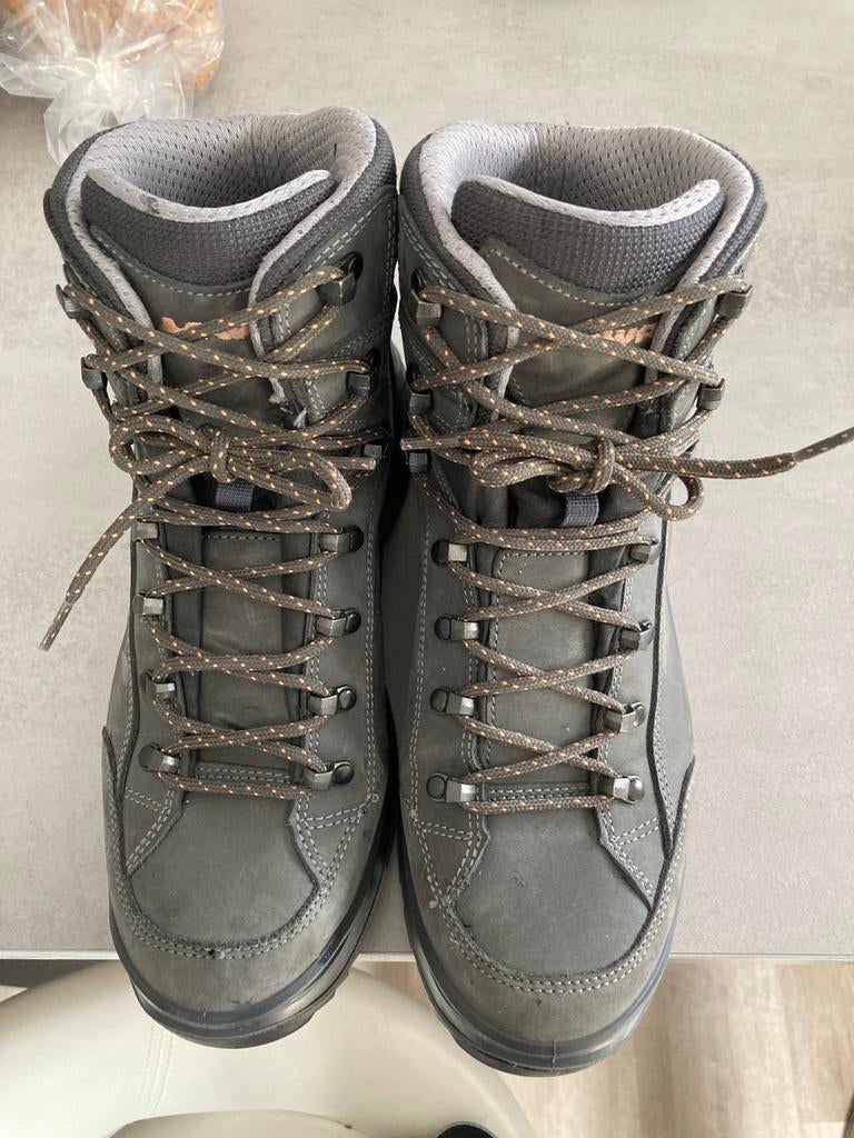 Mooie Renagade Lowa  evo gtx mid 41.5, Ophalen of Verzenden, Zo goed als nieuw, Schoenen