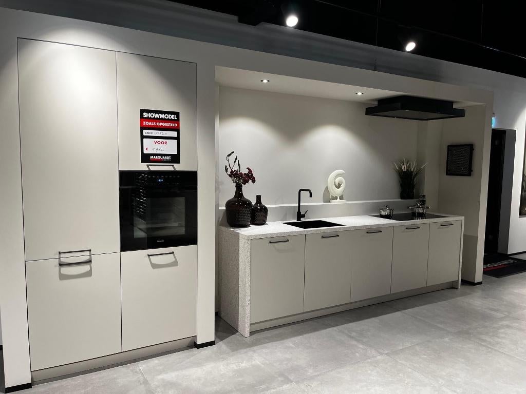 Complete showroom keuken - Composiet - Miele / Novy, Ophalen, Nieuw, Enkelwandige keuken, Composiet