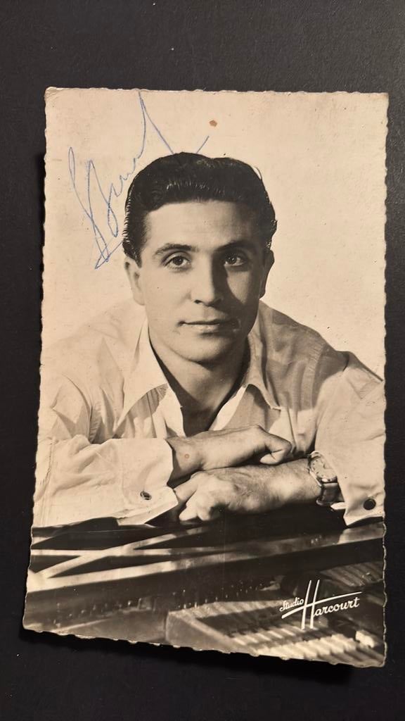 Gilbert Becaud fankaart met echte handtekening, Verzenden, 1940 tot 1960, Ongelopen, Sterren en Beroemdheden