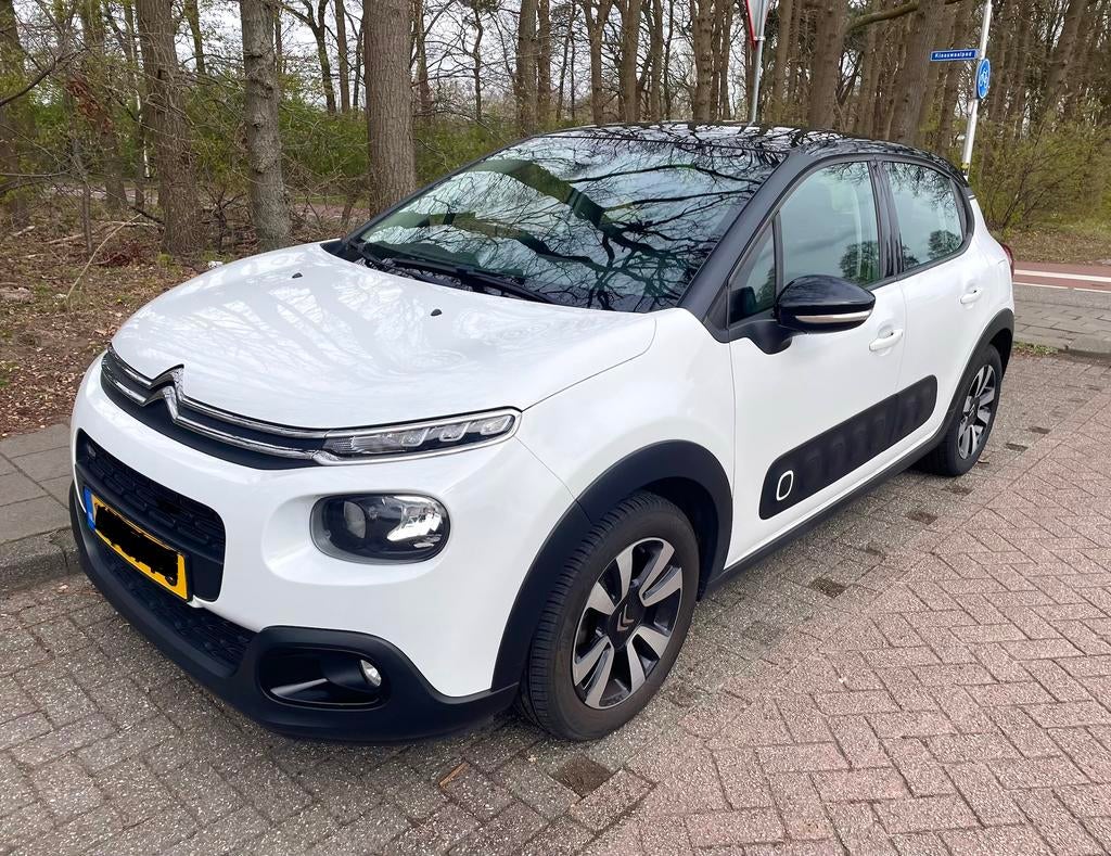 CITROËN C3 PURETECH MET PANORAMADAK EN ACHTERUITRIJCAMERA, Auto's, Citroën, 40 €/maand, Zwart, 1199 cc, 82 pk