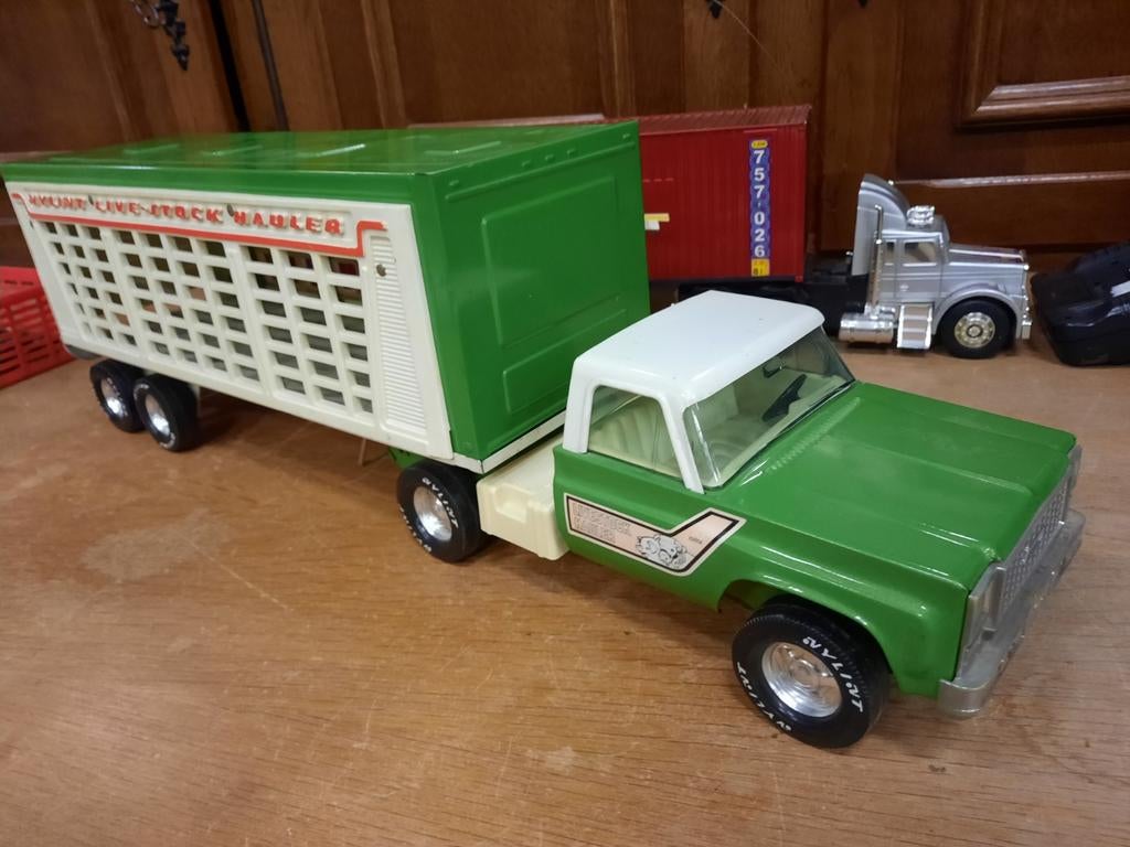 Vintage metalen speelgoed truck met veewagen van Nylint USA, Hobby en Vrije tijd, Modelauto's | 1:18, Gebruikt, Overige merken