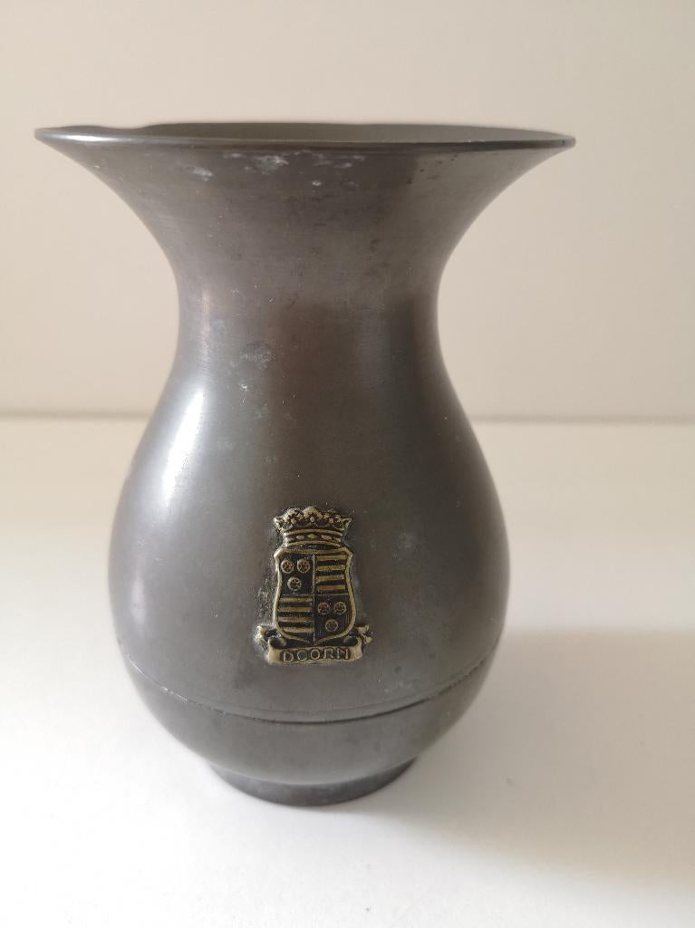 Vaas van zuiver tin, wapenschild gem. Doorn, 11,5 cm hoog, Antiek en Kunst, Ophalen of Verzenden