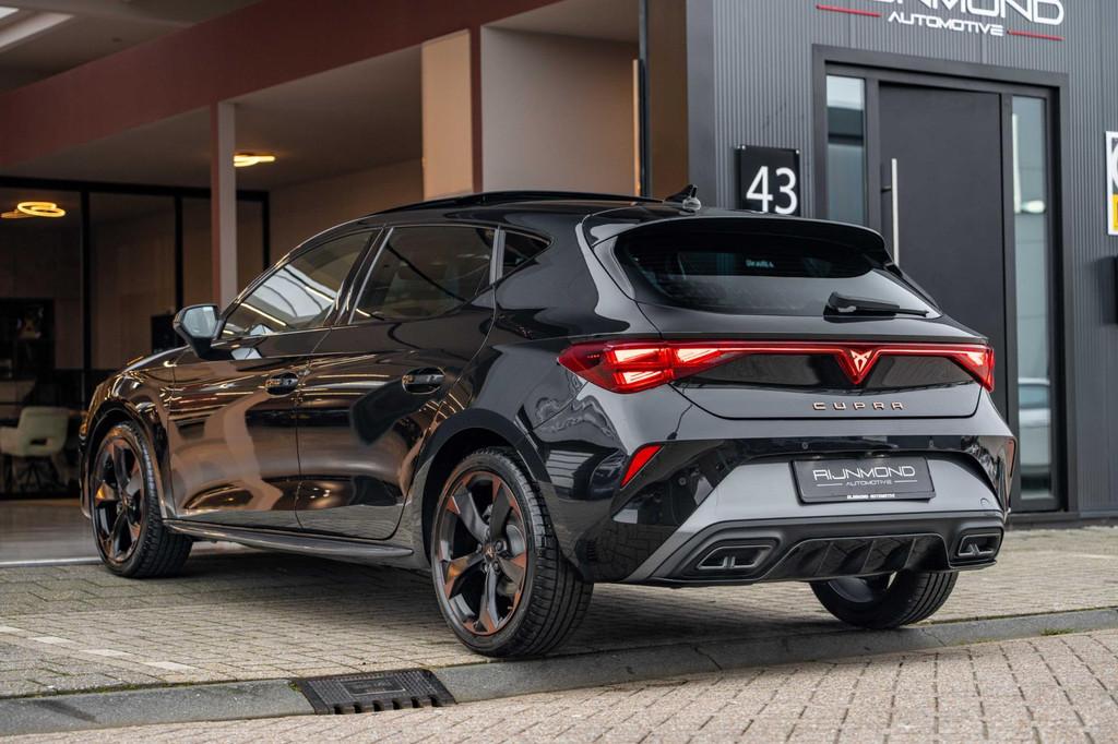 CUPRA Leon 1.5 TSI e-Hybrid Business |Pano|Sfeer|Keyless|Cam, Zwart, 4 cilinders, Leon, Leder en Stof