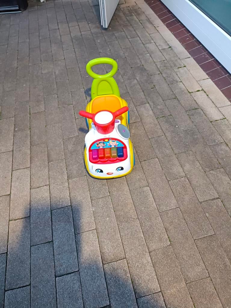 Vrolijke loopauto met muziek en lichtjes, Ophalen of Verzenden, Gebruikt, Loopvoertuig