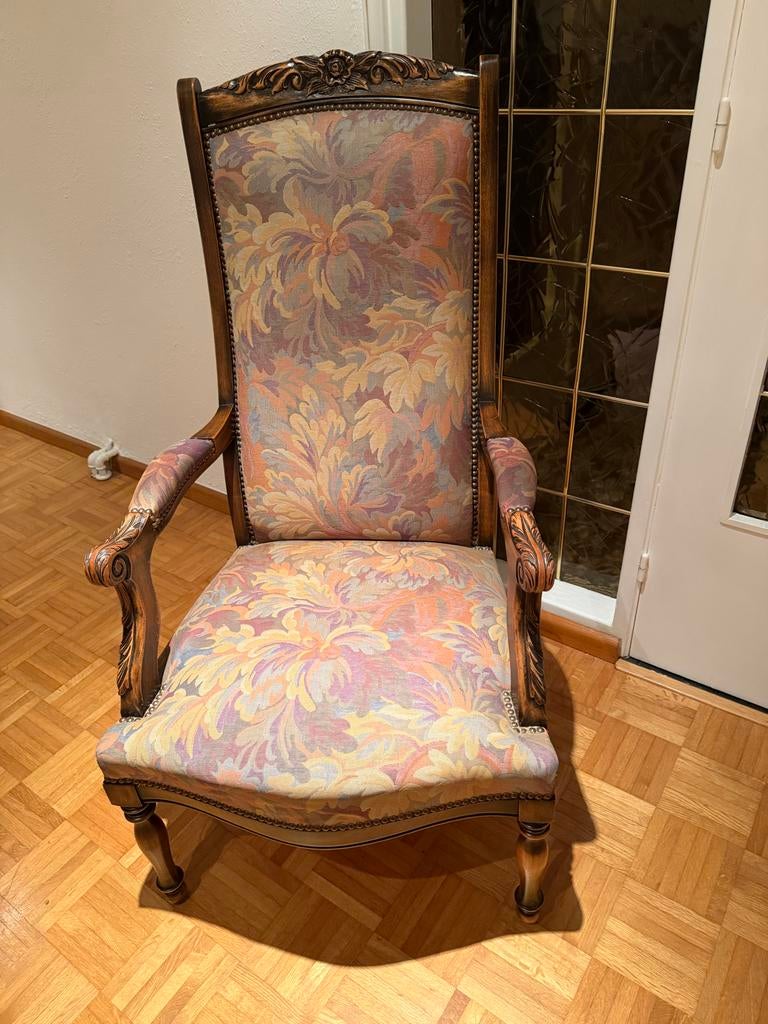 🍀gratis 🍀Oude stoel met bloemmotief🍀, Antiek en Kunst, Antiek | Meubels | Stoelen en Banken, Ophalen