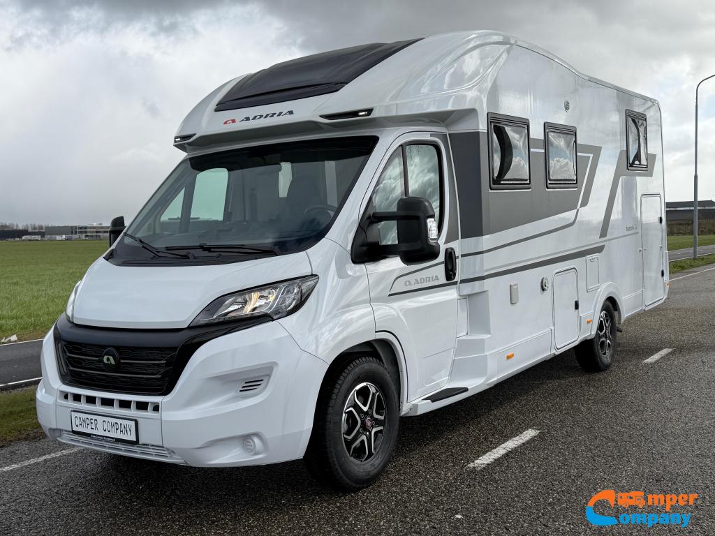 Adria Matrix Plus 670 DL Lengte bedden /Hefbed /Face to face, Caravans en Kamperen, Campers, Automaat, Ringverwarming, Afzuigkap