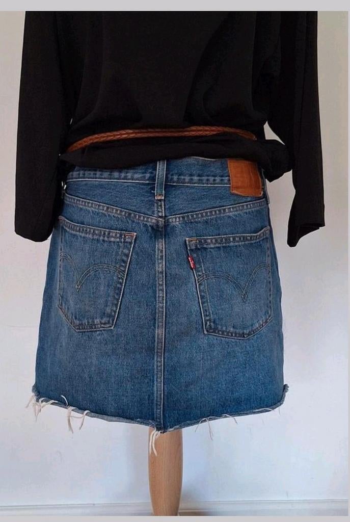 Jeansrokje van levi's.
Maat: 30
Taille, Maat 38/40 (M), Zo goed als nieuw, Boven de knie, Verzenden