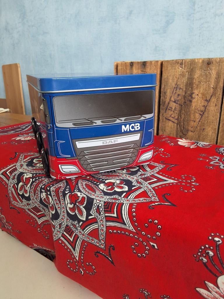 EEN 4 ASSEN   DAF  KOEKBLIK.  2 FOTO'S, Ophalen of Verzenden, Koek(jes)