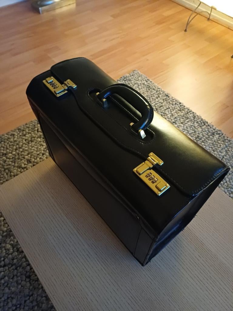 Zwarte pilotenkoffer met cijfersloten, Gebruikt, Slot, Ophalen of Verzenden, 35 tot 45 cm