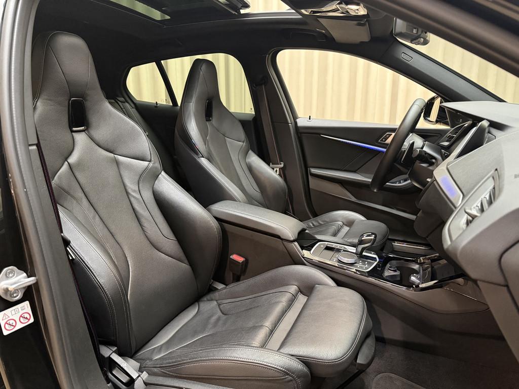 BMW 1-serie M135i xDrive *Panoramadak* Head-Up / Adaptive Cr, 1998 cc, 15 km/l, Gebruikt, 4 cilinders