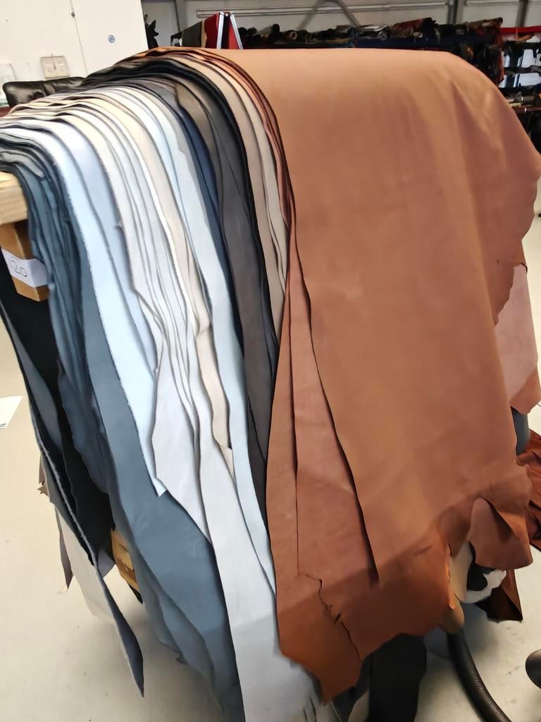 Halve huiden heel mooi leer in allerlei kleuren, Ophalen, Bruin, Leer of Kunstleer, Nieuw