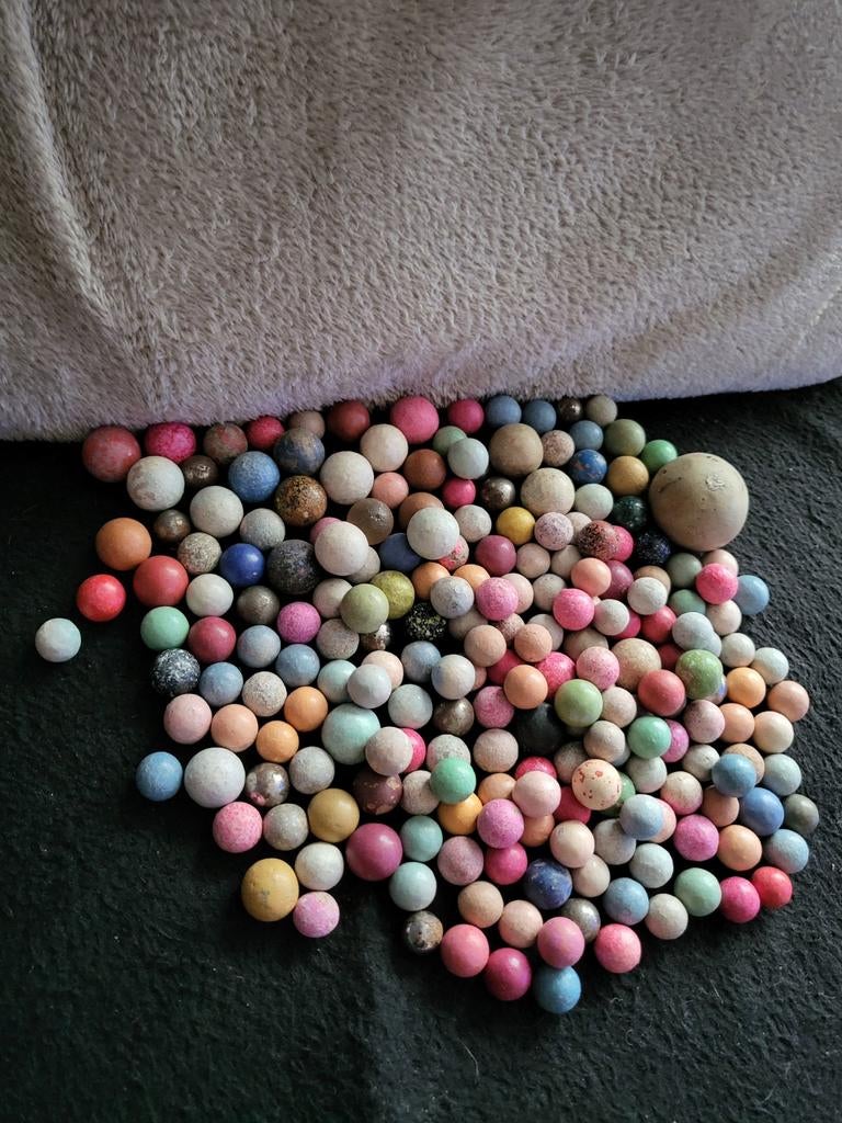 Grote verzameling oude klei knikkers - diverse kleuren, Ophalen of Verzenden, Gebruikt, Jongen of Meisje