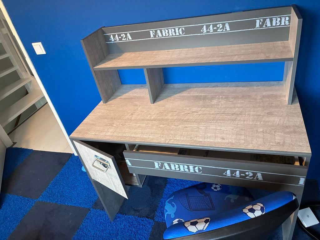 Bureau met bureaustoel, Huis en Inrichting, Bureaus, Ophalen, Overige typen, Gebruikt, Met lades