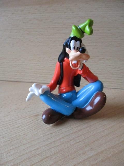 Disney Goofy kunststof poppetje zittend 8cm, Ophalen of Verzenden, Goofy of Pluto, Zo goed als nieuw, Beeldje of Figuurtje